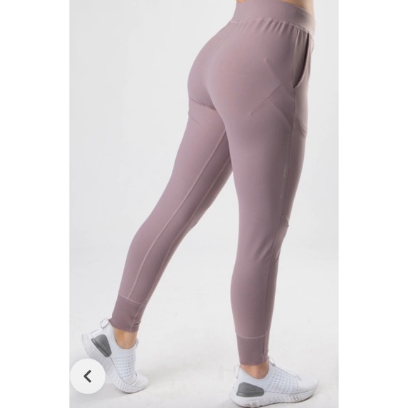 Alphalete Premium Pro Elite Joggers in Purple Dove Size Medium New with tags - Picture 3 of 11